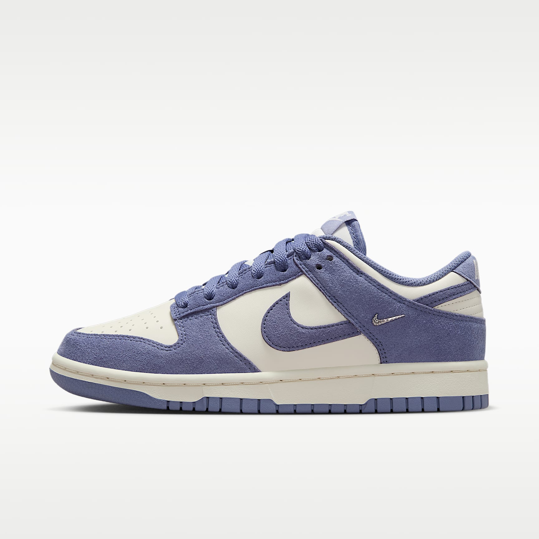 NIKE公式】ナイキ ダンク LOW スエード ウィメンズシューズ.オンライン